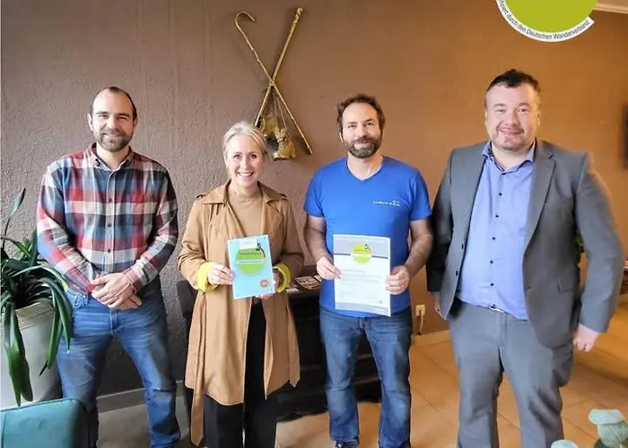 Neding Ξενοδοχείο *